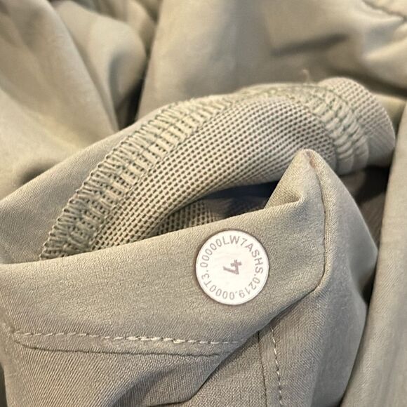 Lululemon Spring Break Away Short 3” in green - Picture 5 of 6